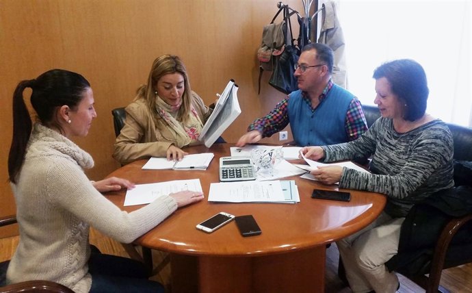 La diputada de Agricultura reunida con el alcalde y las concejalas de Alhama.