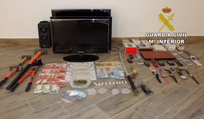 MATERIAL INCAUTADO POR LOS AGENTES EN EL REGISTRO