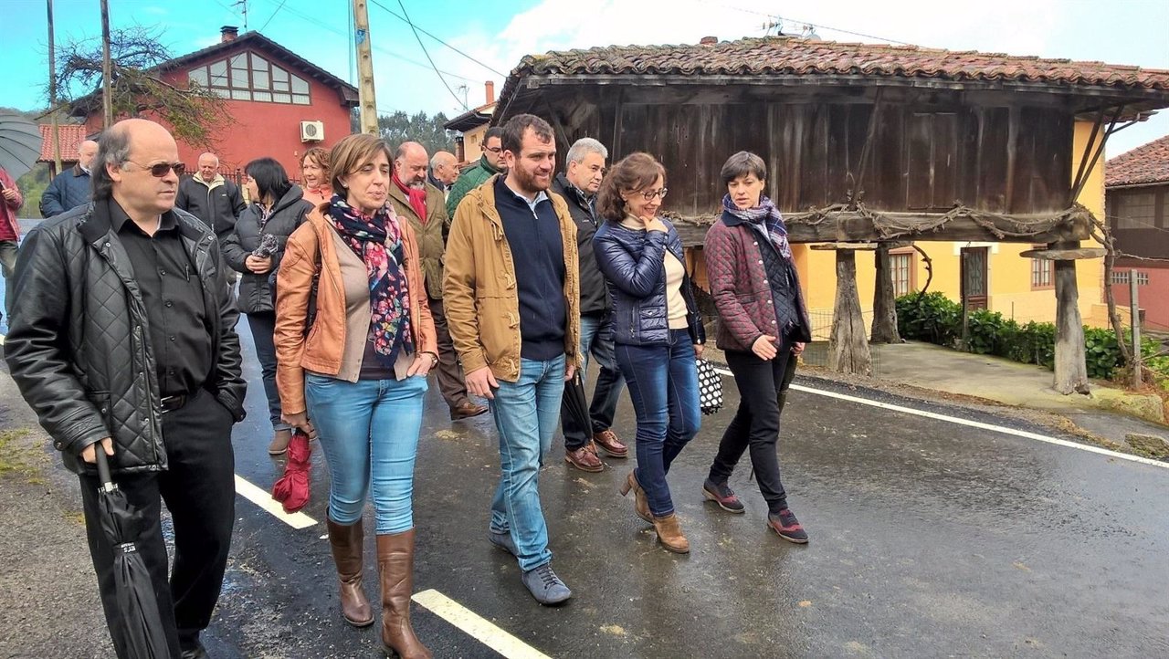 Belén Fernández visita obras de carreteras en Piloña