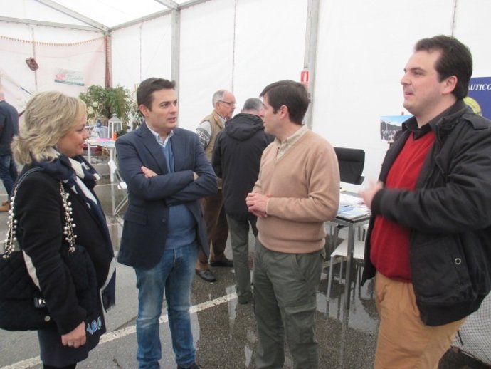 El PP visita la feria náutico-pesquera de Cudillero