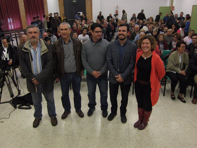 Alberto Garzón con representantes políticos y sindical
