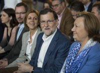 Rajoy dice que el acuerdo que busca Sánchez con Podemos es una "amalgama de partidos letal" para España