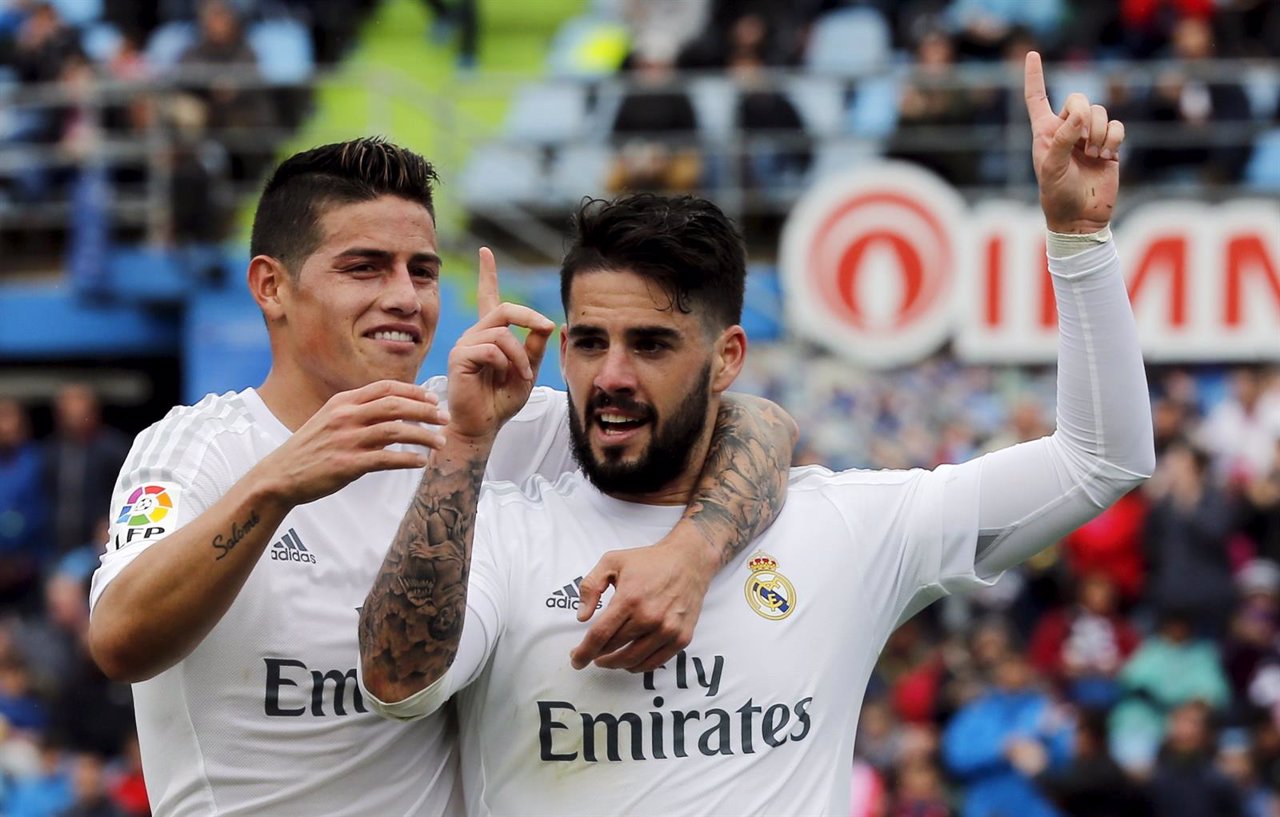 Isco y James celebran la victoria del Real Madrid en Getafe