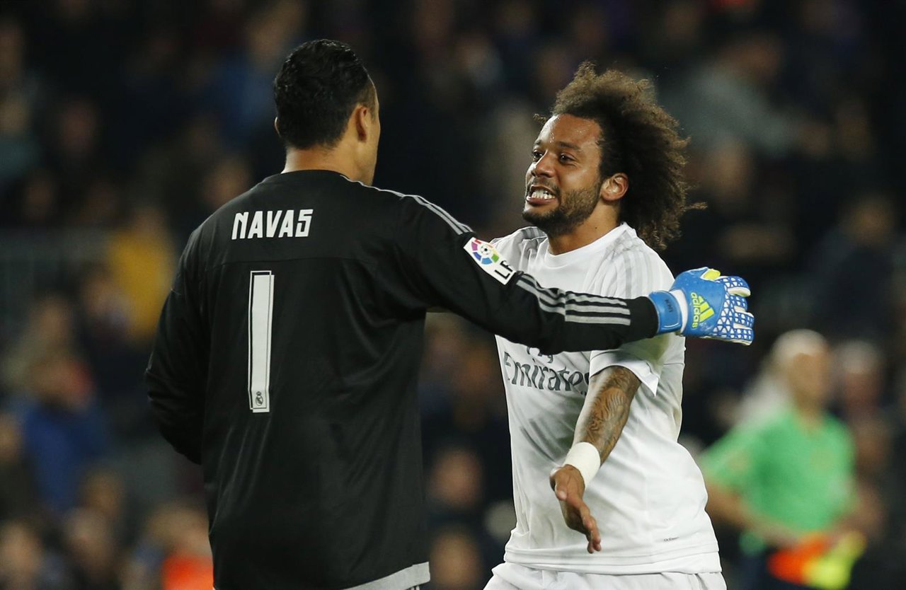 Marcelo se abraza a Keylor Navas 