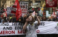 Decenas de miles de manifestantes protestan contra los recortes en Londres