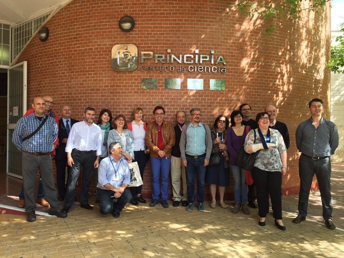 Visita de delegación cordobesa al centro Ciencia Principia de Málaga