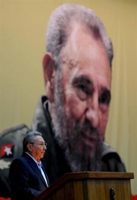 Castro advierte de que la política exterior de Cuba se mantendrá fiel a los principios revolucionarios