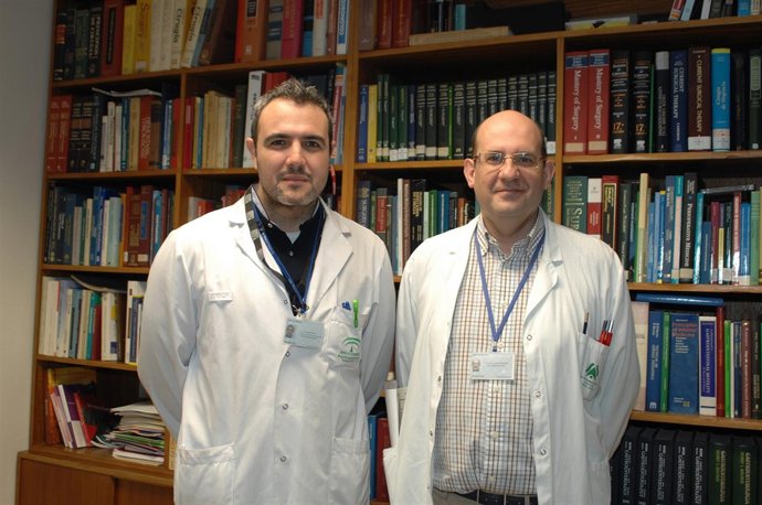 Los doctores Ciria y Briceño en el hospital