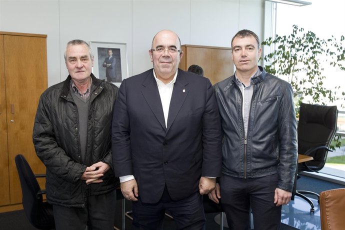 Reunión del consejero Jesús Oria con el alcalde de Ruesga, José Ramón Ochoa