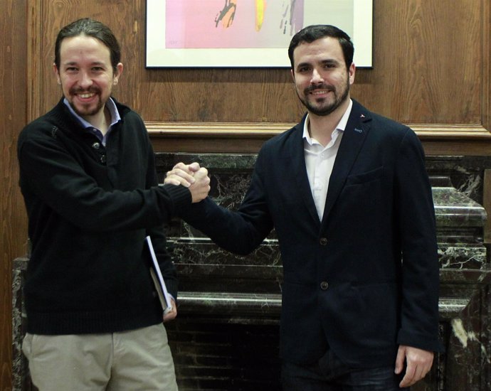 Pablo Iglesias y Alberto Garzón se reúnen en el Congreso