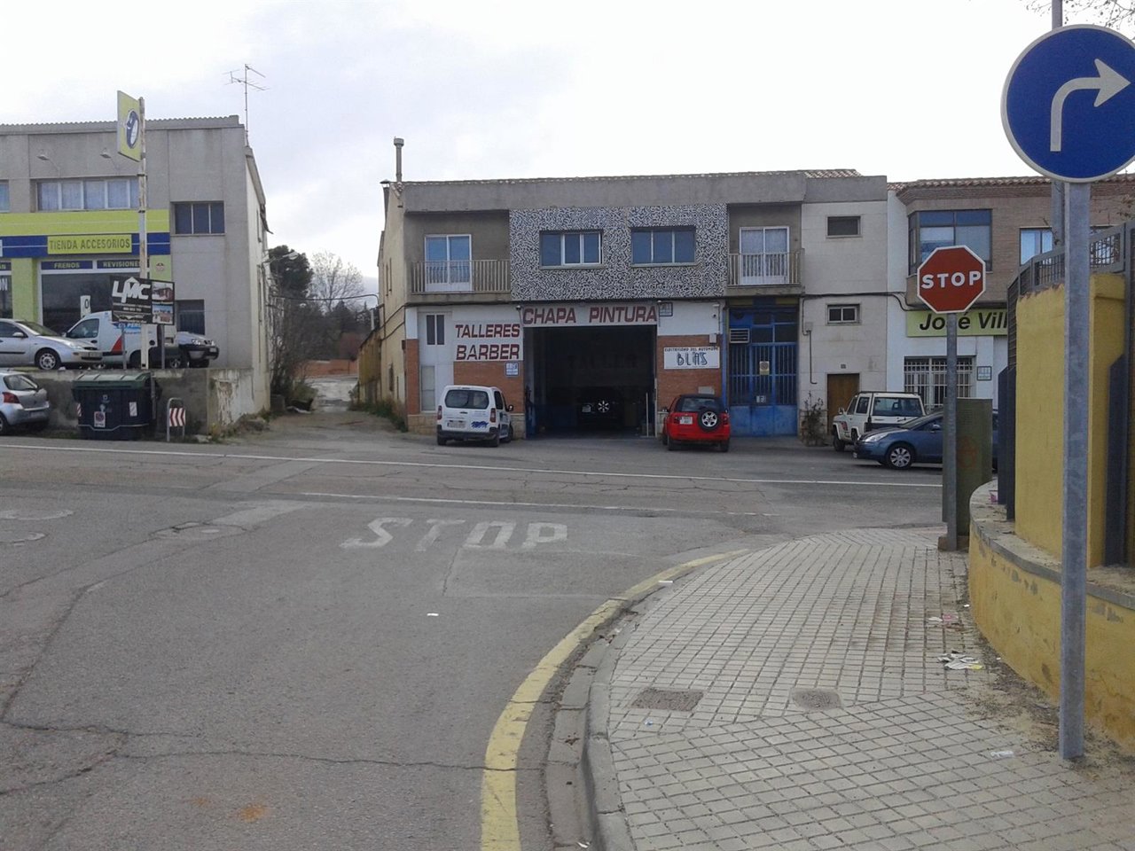 Salida de la calle Leocadio Brun a la carretera de Alcañiz.