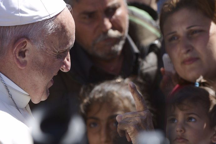 El Papa Francisco con los refugiados en Lesbos, Grecia