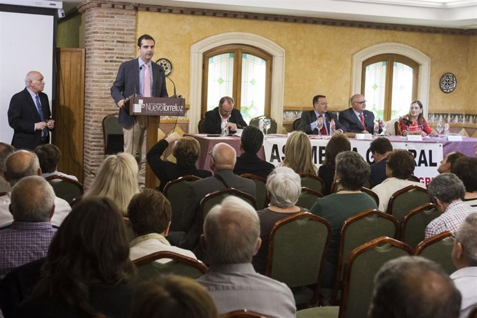 El alcalde de Almería participa en la asamblea de donantes de sangre