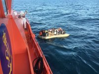 Rescatadas 39 personas, entre ellas un bebé, de una patera