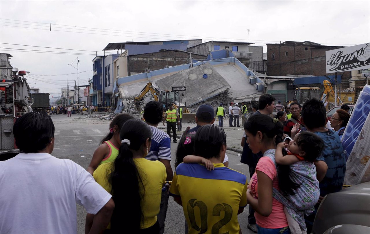 Aumentan las víctimas por el terremoto de Ecuador