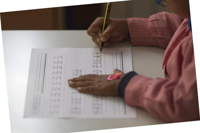 Colegio, aula, primaria, infantil, clase, niño, niña, niños, estudiando