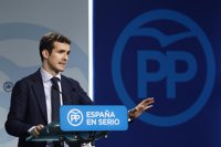 Casado dice que la llamada de Rajoy a Sánchez es algo "anecdótico" y que lo importante es que el PSOE cambie su postura