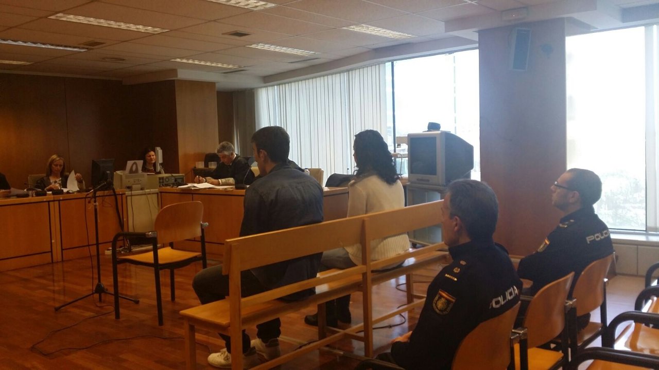 Vista oral del juicio a la fan acusada de matar a la esposa de Paco González