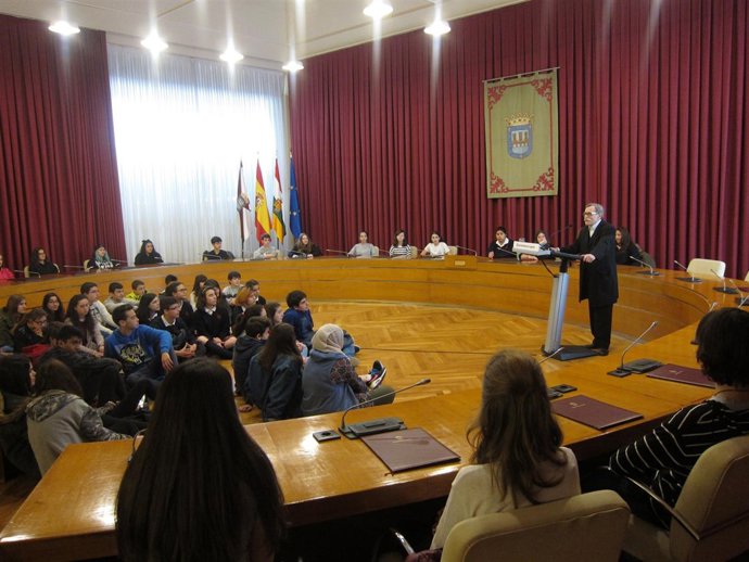 Romanos recita a Cervantes durante el acto institucional 