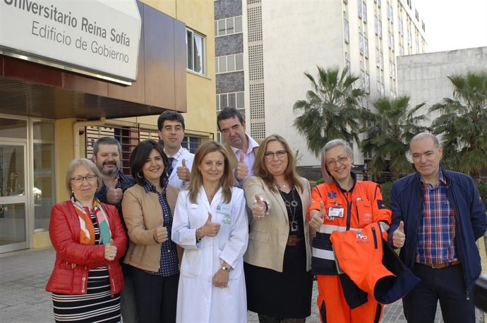 Luna y Álvarez (centro) ante el Reina Sofía