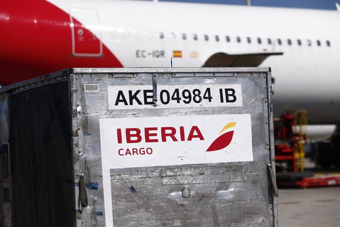 Aeropuerto de Barajas, Iberia, carga de avión, aviones
