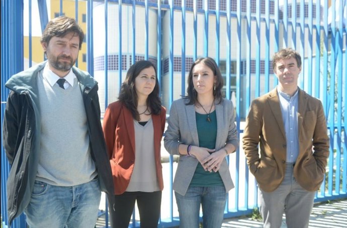 Diputados de Podemos en el CIE de Aluche