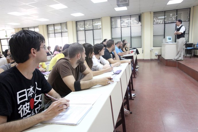 Imagen De Una Clase En La Universidad De Sevilla