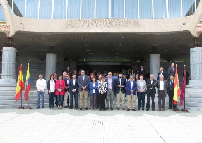Minuto de silencio en la Asamblea por Ecuador