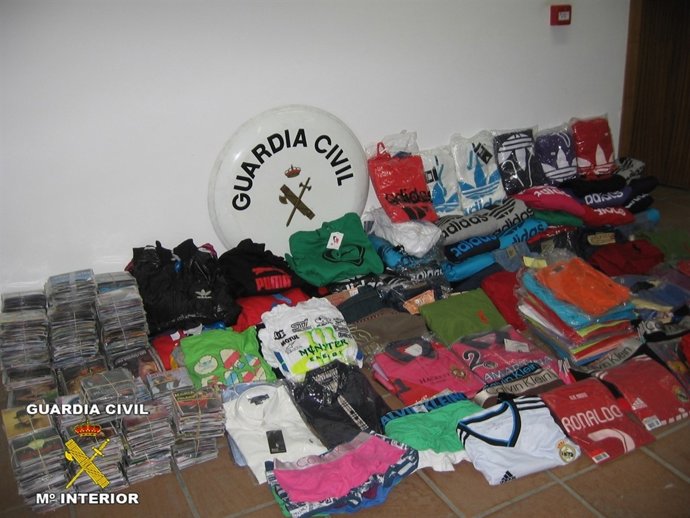 Productos Falsificados E Incautados En Matalascañas. 