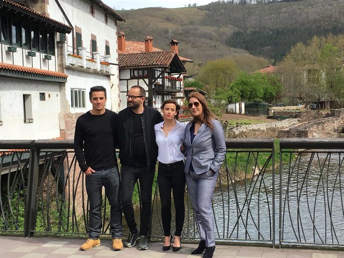 Equipo de 'El Guardián Invisible' durante el rodaje