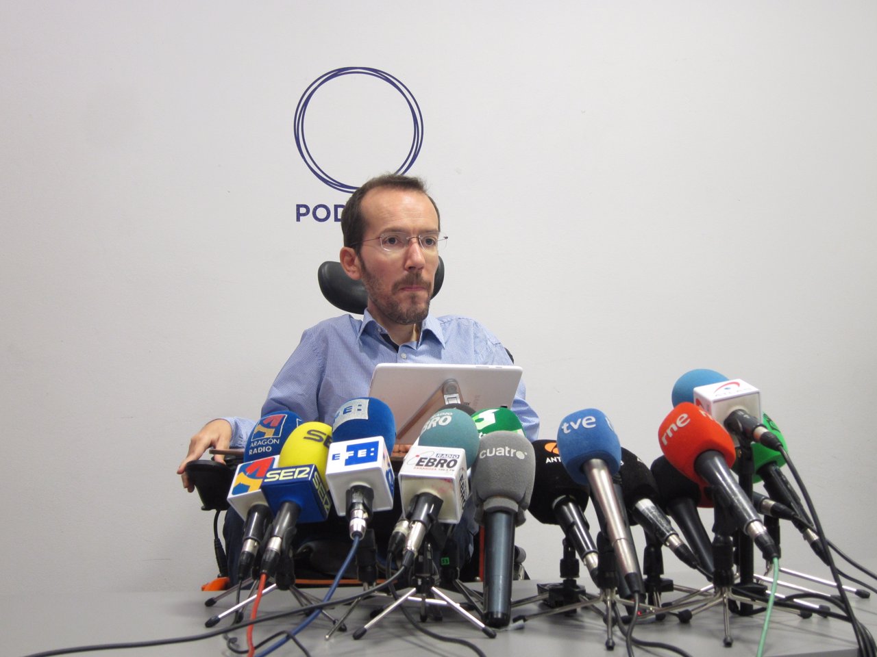 Pablo Echenique (Podemos) en rueda de prensa en Zaragoza
