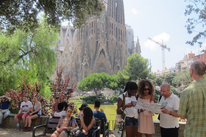 Turistas ante la Sagrada Família