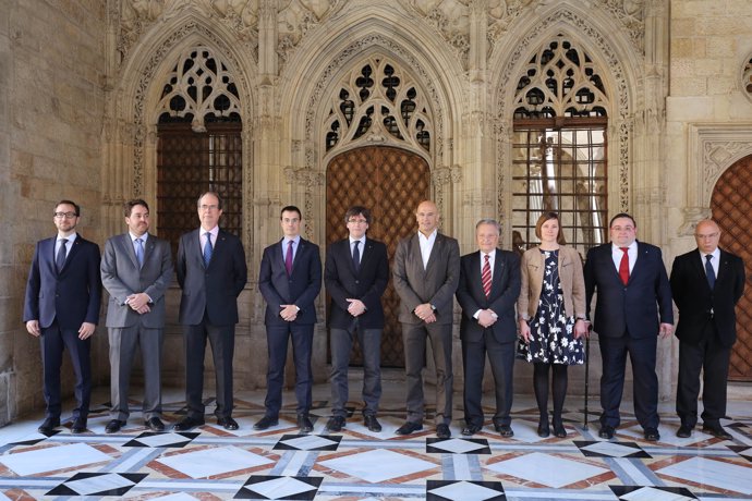 Puigdemont y Romeva se reúnen con los delegados del Govern en el exterior
