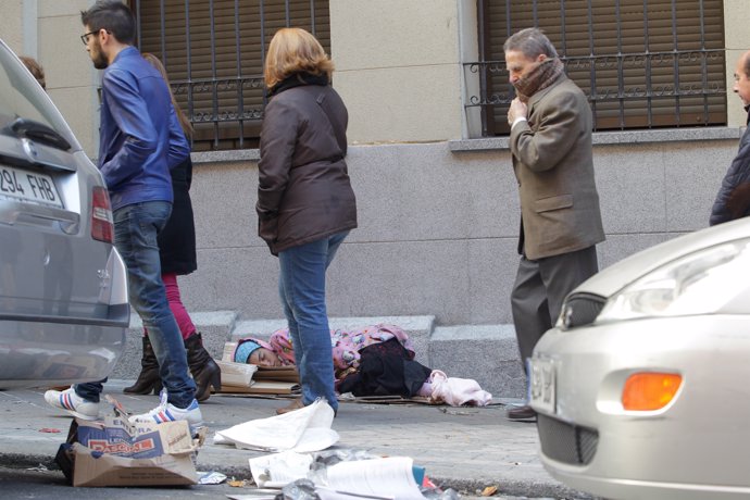 Pobreza, pobre, indigente, mendigo, sin techo, persona pidiendo en la calle