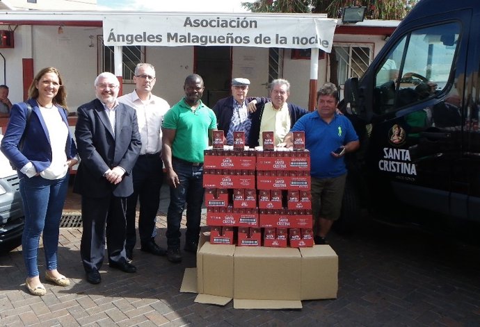 Gerente de Cafés Santa Cristina, González, y Ángeles Malagueños de la Noche