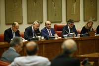 Guindos dice que la nueva senda de déficit sólo se ha "comentado" con Bruselas