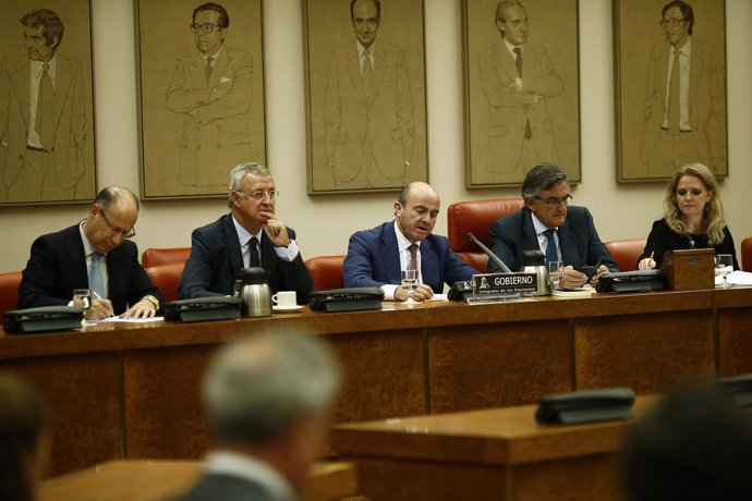 Luis de Guindos en la Comisión de Economía del Congreso