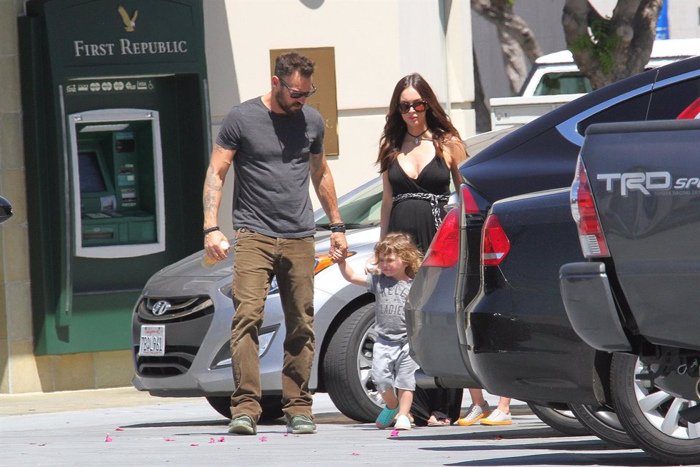Megan Fox, Brian Austin Green y sus hijos en LA/ Cordon Press