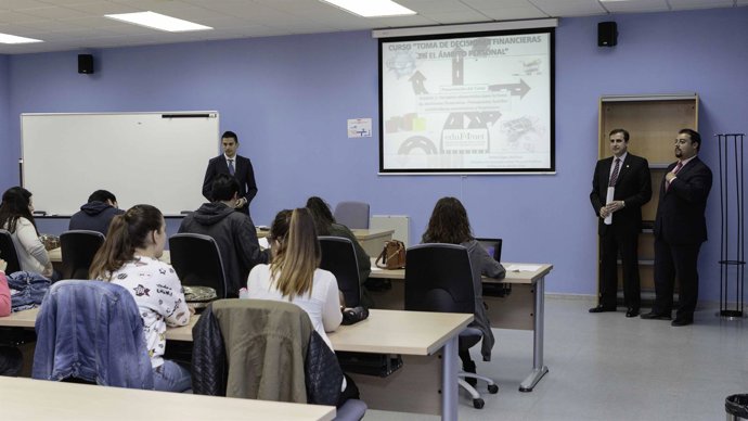 Curso sobre educación financiera en la UHU. 