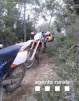 Una de las motos interceptada por los agentes rurales