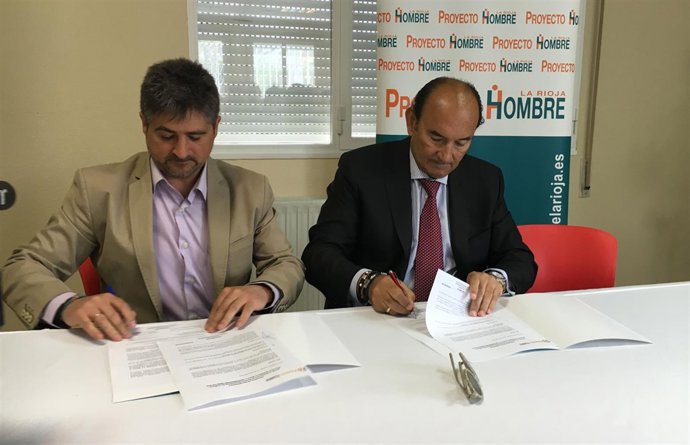 Revuelta y García, firmando el convenio