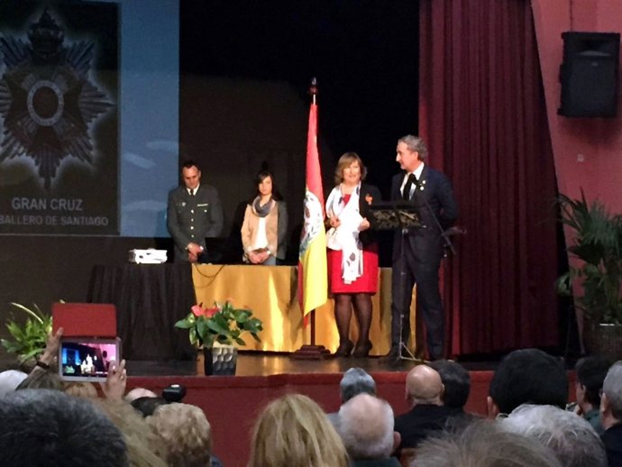 Cobo recibe la distinción