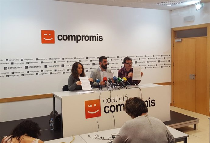 Tello, Fuset y Grezzi muestran la denuncia a Fiscalía