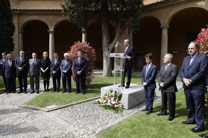Lambán, junto al resto de autoridades, en el Día de Aragón en Huesca