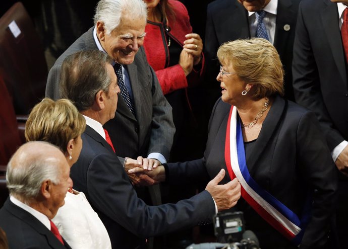 Patricio Aylwin saluda a Michelle Bachelet