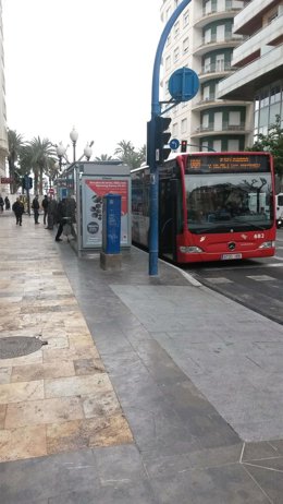 Una de las paradas renovadas en la Rambla de Méndez Núñez