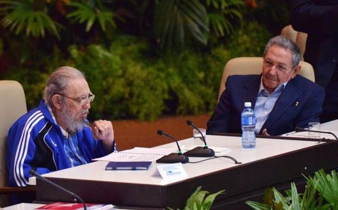 Fidel y Raúl Castro