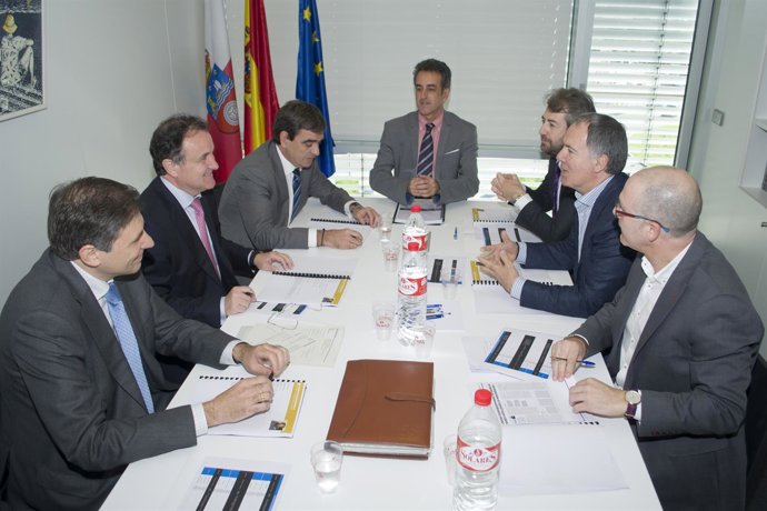 Martin preside la reunión del jurado de los premios Emprendedores Cantabria