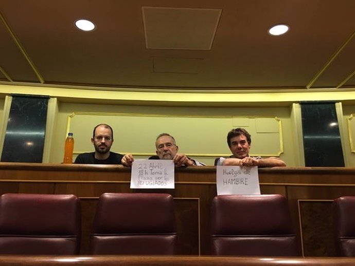 Diputados de Podemos en huelga de hambre contra el acuerdo de refugiados