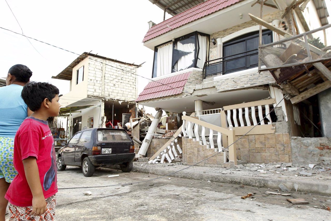 Edificios destruidos por el terremoto en Manta (Ecuador)